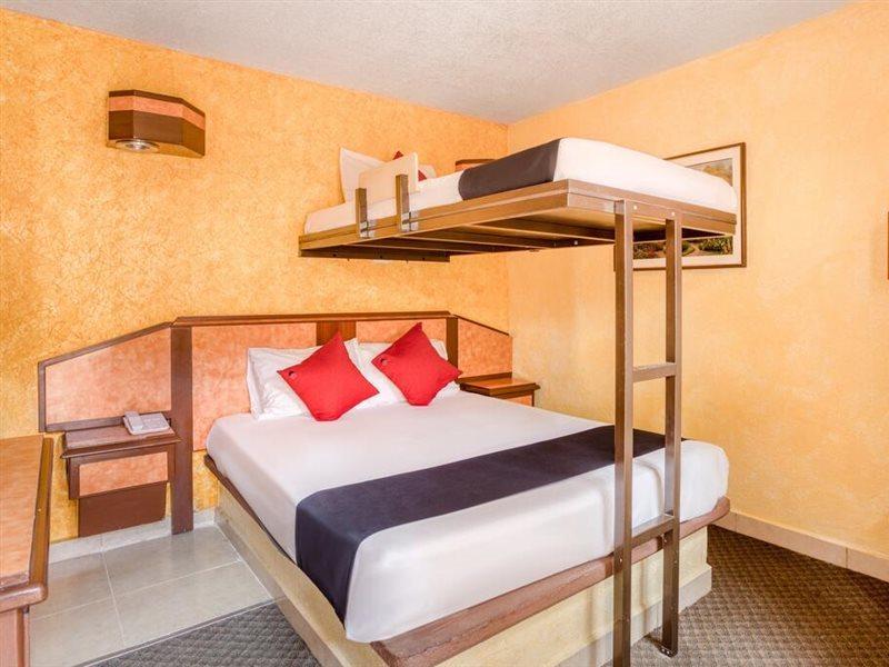Capital O Hotel Valencia Пуэбла Экстерьер фото