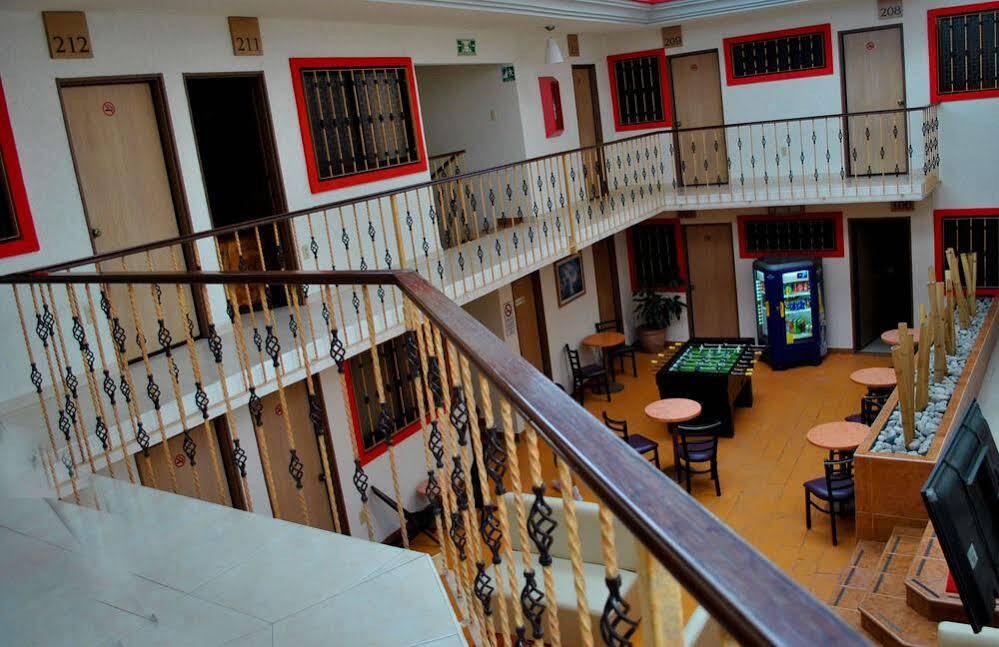 Capital O Hotel Valencia Пуэбла Экстерьер фото