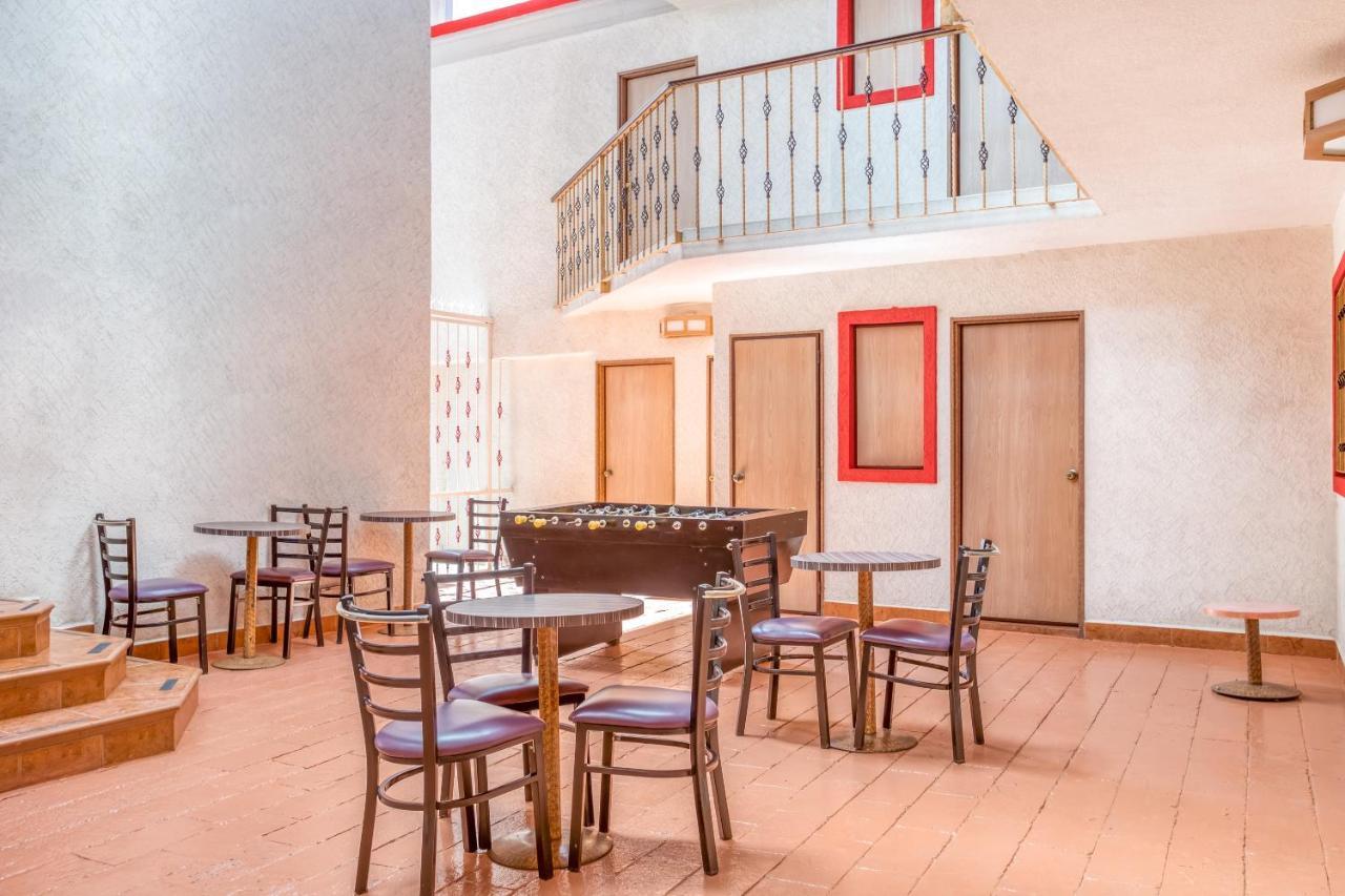 Capital O Hotel Valencia Пуэбла Экстерьер фото