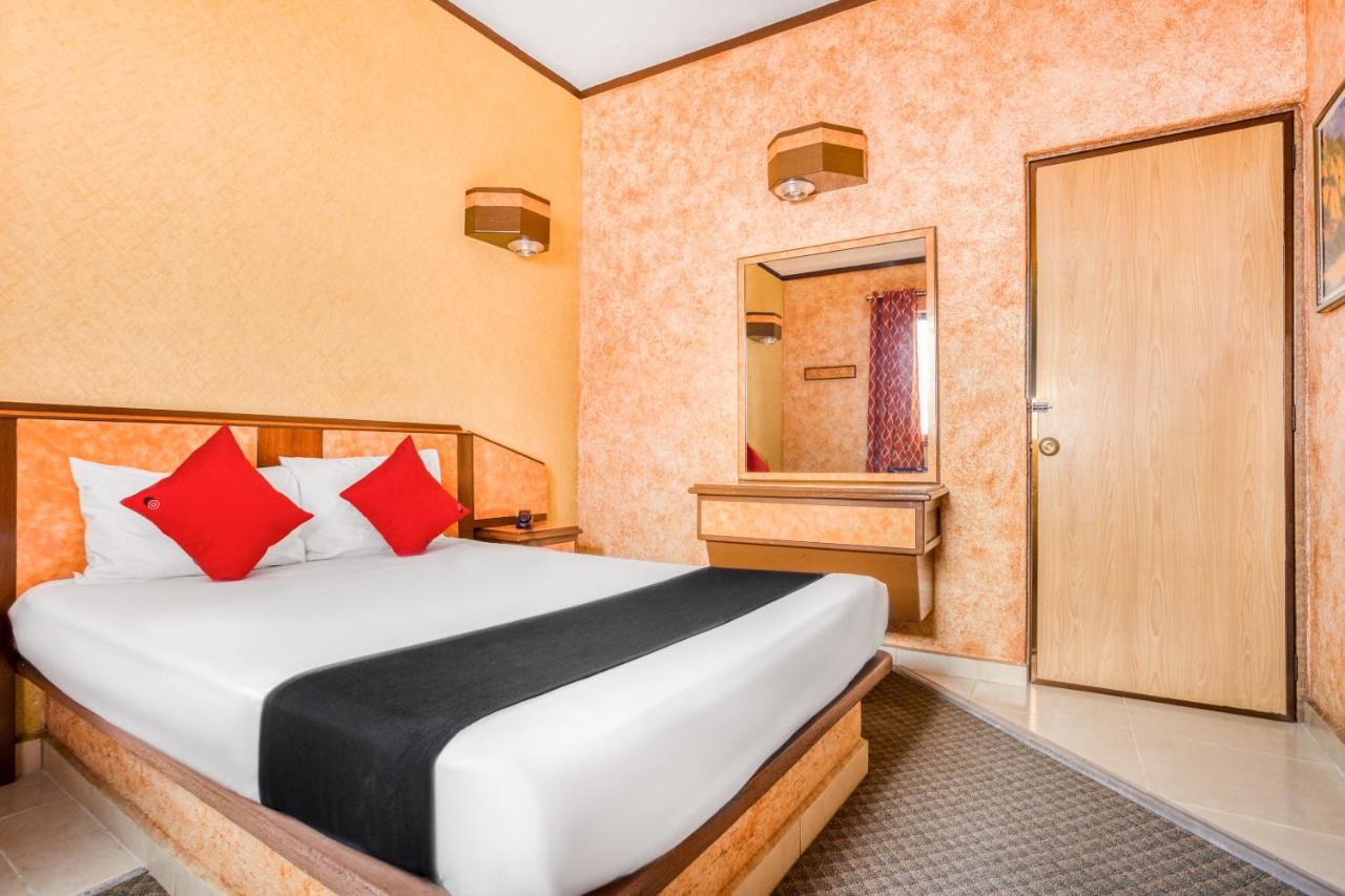 Capital O Hotel Valencia Пуэбла Экстерьер фото